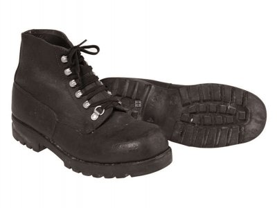 SVIZZERA SCARPONI DA MONTAGNA CON SUOLA IN GOMMA USATI SVIZZERA SCARPONI DA MONTAGNA CON SUOLA IN GOMMA USATI